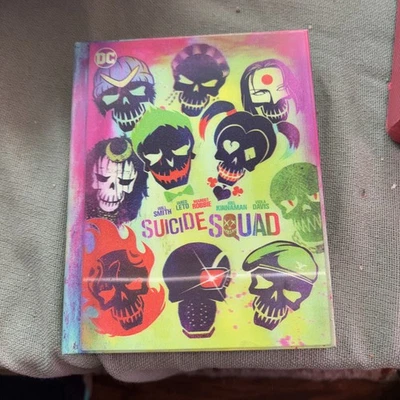 Suicide Squad (Blu-Ray/DVD, Deluxe Digibook 3-Disc Set) Foto 1 de 4