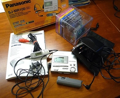 PANASONIC SJ-MR100 PORTABLE MINIDISC RECORDER / PLAYER BOXED COMPLETE WITH DISCS - Image 1 of 4