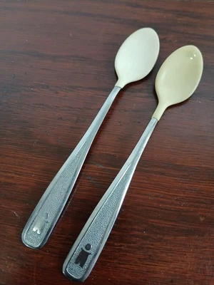Cucharas bebé vintage de los primeros años de lujo de acero inoxidable hechas en Taiwán Avon MA 1980 Foto 1 de 2