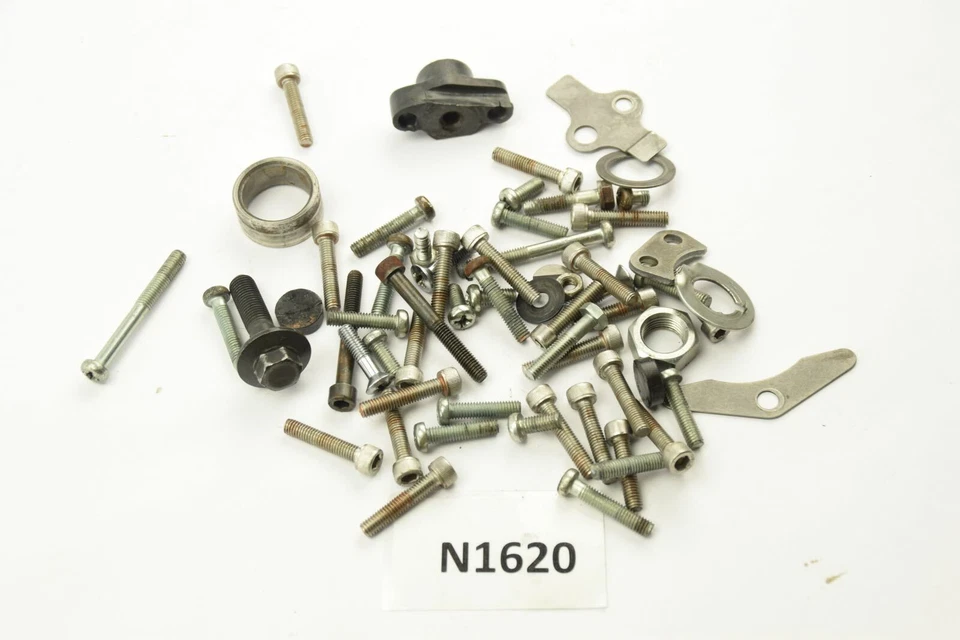 Kawasaki Z200 KZ200A año 1980 - Tornillos de motor restos piezas pequeñas motor N1620 Foto 1 de 1