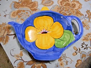 Bandeja de plato decorativo en forma de tetera Bellini Piu con flor amarilla - Imagen 1 de 7