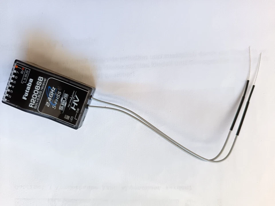 Futaba R2008SB 8-Kanal Empfänger S-FHSS mit S.Bus 2,4GHz #01000675 - Bild 1 von 2