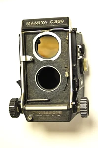 Mamiya C330 Prof. 2 1/4" square TLR film camera body as shown. PARTS / REPAIR. - Foto 1 di 6