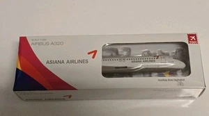 Hogan 0663 Asiana Airlines Airbus A320 1:200 Scale Model Plane - Picture 1 of 3