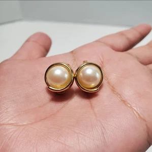 VTG MONET Marbe Faux Pearl Clip On Earrings. - Picture 1 of 3