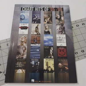Chart Hits 2005-06 Spartiti per chitarra pianoforte vocale pubblicati da Hal Leonard - Foto 1 di 5
