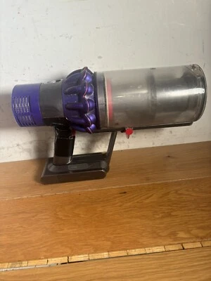 DYSON V10 Absolute Main Body (SV12) With Battery And Dust Bin Broken Spares - Image 1 of 4