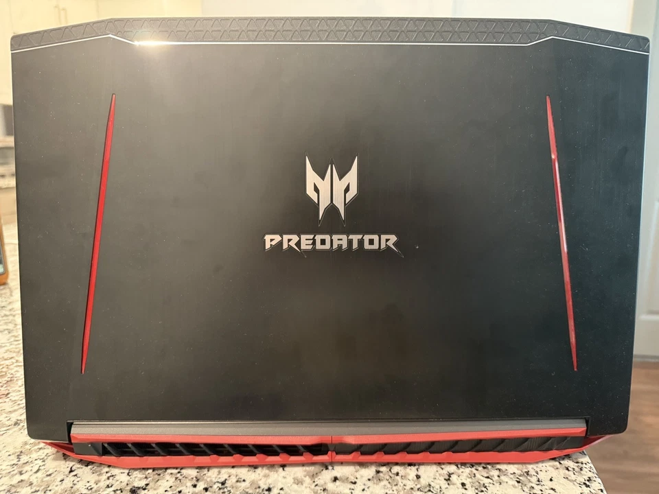 Acer Predator N17C1 15.6" i7-8750H & GTX1060, 16GB Ram 256GB SSD  Foto 1 de 4