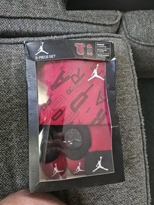 Nike Air Jordan Conjunto Infantil 3 Piezas Body Botines Sombrero Bebé 6-12 Meses Rojo - Imagen 1 de 2