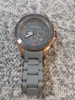 MARC BY Marc Jacobs MBM2550 GRAY Dial GRAY Silicone covered Stainless Steel Watc - Image 1 of 4