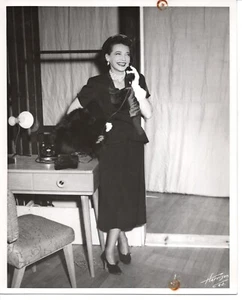 T2-80530 Original Photo Magda Gabor 1955 Capri Theater Long Island NY - Picture 1 of 1