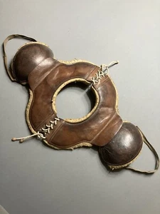 Antiker Fußball 20er Jahre Thom. E Wilson Leder/Wolle Schulterpolster mit Wandablage - Bild 1 von 10