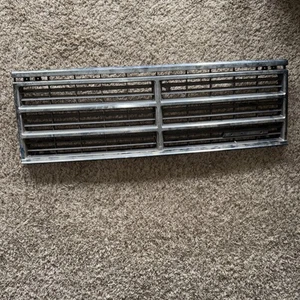 Grille Caravan Fits 87-90 Dodge Caravan OEM - Bild 1 von 8