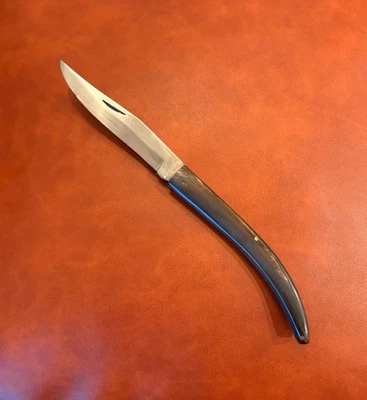Cuchillo de bolsillo plegable con mango de cuerno sin marca ~ estilo laguiole~ Pakistán Foto 1 de 4