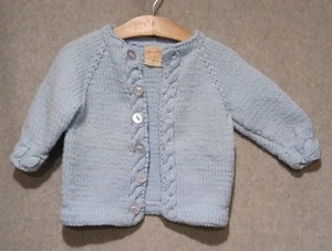 Vintage handgestrickte babyblaue Strickjacke Pullover Gr. 12mo ca. Vera Leese - Bild 1 von 6