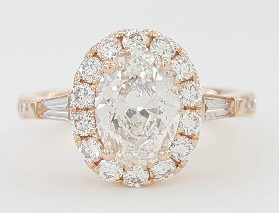 Anillo de compromiso ovalado con halo de diamantes de corte brillante de 1,91 quilates de oro rosa de 18 quilates Rtl $12K Foto 1 de 1