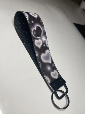 Muñequera Llavero Corazones Negros Foto 1 de 4