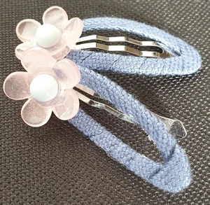 NEW Card of 2 Blue daisy flower 5cm sleepies girls hair clips easter fashion - Picture 1 of 2