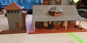 HO Scale Depot Station And Switch Crossing Buildings Fully Assembled Used - Picture 1 of 15