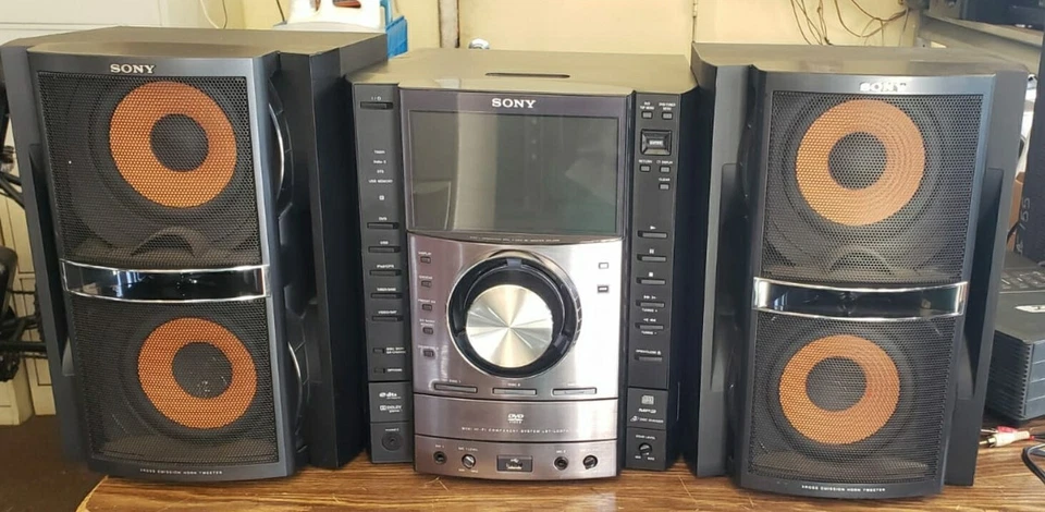 Sony LBT-LCD7Di  DVD Stereo System - Image 1 of 1