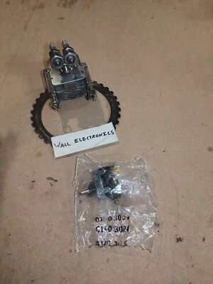 McGill 0140-3024 Toggle Switch 17A 250V 0103024 =NEW= ONE = - Image 1 of 3