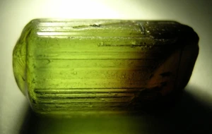 TOURMALINE, LARGE CLEAN GREEN ROUGH FOR FACETING, NIGERIA, AFRICA - Picture 1 of 4