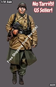 1/35 Resin Figure German WW2 Infantryman In Winter Dress Walking Model Kit 33223 - Picture 1 of 5