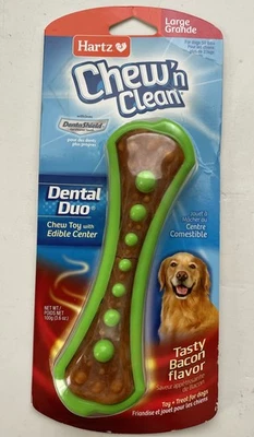 Juguete para masticar dúo dental Hartz Chew’n Clean con centro comestible sabor a tocino verde Foto 1 de 3