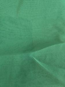 Beautiful Kelly Green Sheer Billowy Chiffon Polyester Fabric 1-1/2yd X 60" - Picture 1 of 3