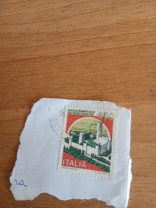 Francobollo Castello Di Montecchio Da 650 Lire Su Frammento - Foto 1 di 1