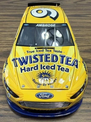 Coche diecast Marcos Ambrose #9 Twisted Tea 2014 escala 1/24 Foto 1 de 4