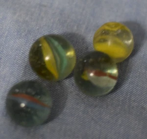 Vintage Lot of 4 Cat's eye Multi-Color Marbles 25 mm - 1 in. C119 - Bild 1 von 3