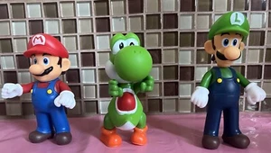 3 Pezzi 5" Alto Super Mario Bros (Mario, Luigi & Yoshi) PVC Figura Giocattolo da Collezione - Foto 1 di 4
