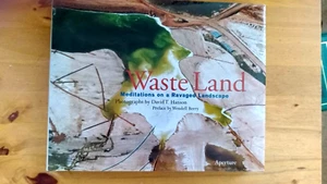 ABFALLLAND: MEDITATIONEN ÜBER EINE VERWÜSTETE LANDSCHAFT von David T. Hanson - 1. Auflage - Bild 1 von 3