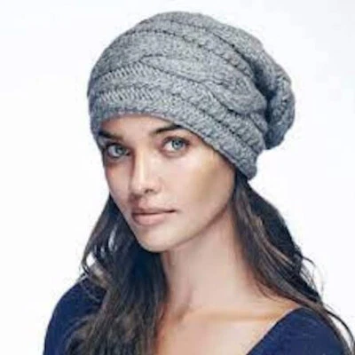 ¡NUEVO SIN ETIQUETAS! Nirvanna Designs Tejido a Mano Gris Lana Sombrero Mujer Elevado Slouch Elástico Foto 1 de 4