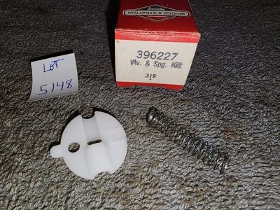 Vintage Briggs & Stratton Engine Parts Accessories Choke Valve Spring Kit 396227 - Image 1 of 4