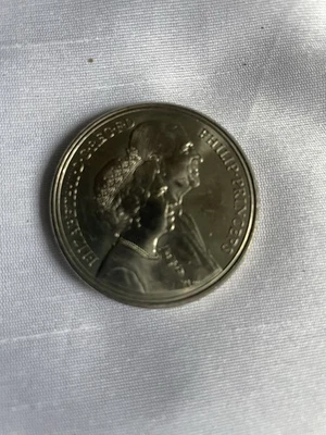 Great Britain 5 Pounds, 1997 The Queen's Golden Wedding Anniversary - Image 1 of 3