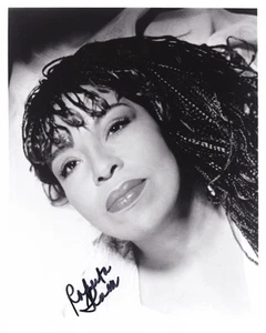 Roberta Flack - American singer and pianist - GENUINE SIGNED 10 x 8" PHOTOGRAPH - Picture 1 of 3