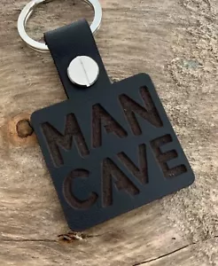 MAN CAVE Den Cuero Llavero Llavero Regalo Negro - Imagen 1 de 2