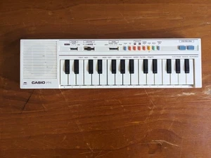 Casio PT-1 WHITE Vintage Mini Keyboard - Tested - Picture 1 of 5