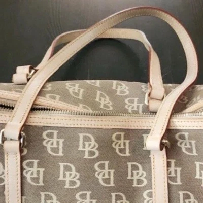 Bolso Baguette Dooney & Bourke Vintage Barrel Beige/Marrón Bolso de Hombro Y2K  Foto 1 de 4