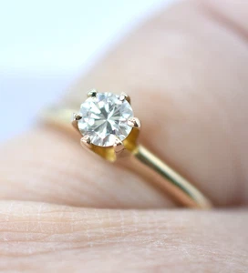 Vintage 1.9 Gram 10K Gold Free .20 Diamond Stacking Wedding Band Ring Size 6 3/4 - Picture 1 of 5