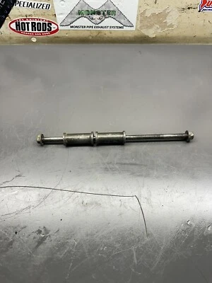 Suzuki DS80 1990 espaciadores inferiores de montaje del motor 0910308101 Foto 1 de 3