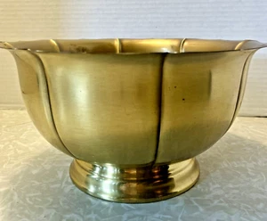 VINTAGE Baldwin Pedestal Cuenco Compota Latón Pulido Diseño Lotus 10" X 5" - Imagen 1 de 9