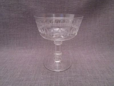 Coupe a champagne ancienne en cristal ciselé - Photo 1/2