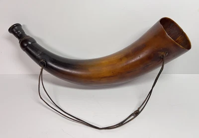 Cuerno de caza de cuerno de vaca antiguo grande del siglo XIX Foto 1 de 4