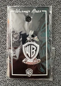 BUGS BUNNY WARNER BROS WB LOGO ANSTECKNADEL HONOLULU AUS STUDIO STORE 1994 - Bild 1 von 3