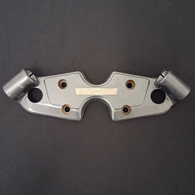 Soporte de manillar original OEM Suzuki Hayabusa GSXR1300 1999-2007 56210-24F00 Foto 1 de 4