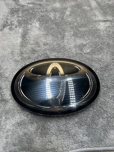 OEM For 17-22 Toyota Camry Highlander C-HR Front Grill Emblem 90975-02160 - Picture 1 of 8