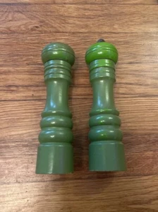 Vintage Bright Green MCM Wooden Salt And Pepper Shakers Mill Grinder 8” - Picture 1 of 8